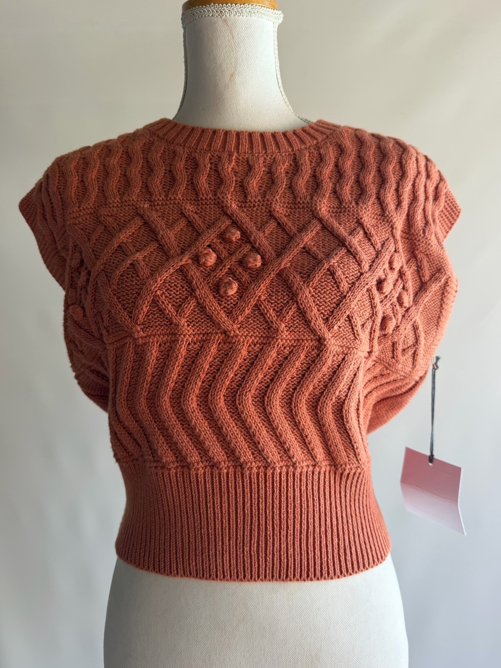 NWT Pure Collection US Cropped Cable Knit Sleeveless Sweater - sz M